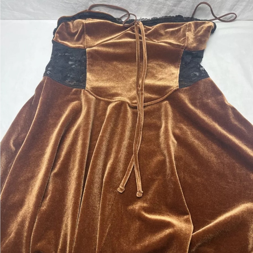 Urban Outfitters Brown Lace Cutout Dress
Womens M NWT